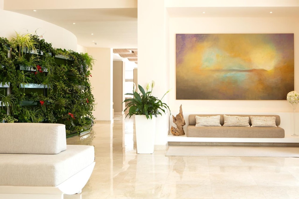 Hotel Sabina Playa Adults Only (+16) — Hotel building in Cala Millor, Balearic Islands