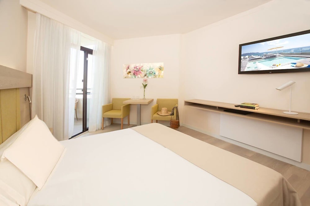 Hotel Sabina Playa Adults Only (+16) — Hotel rooms in Cala Millor, Balearic Islands