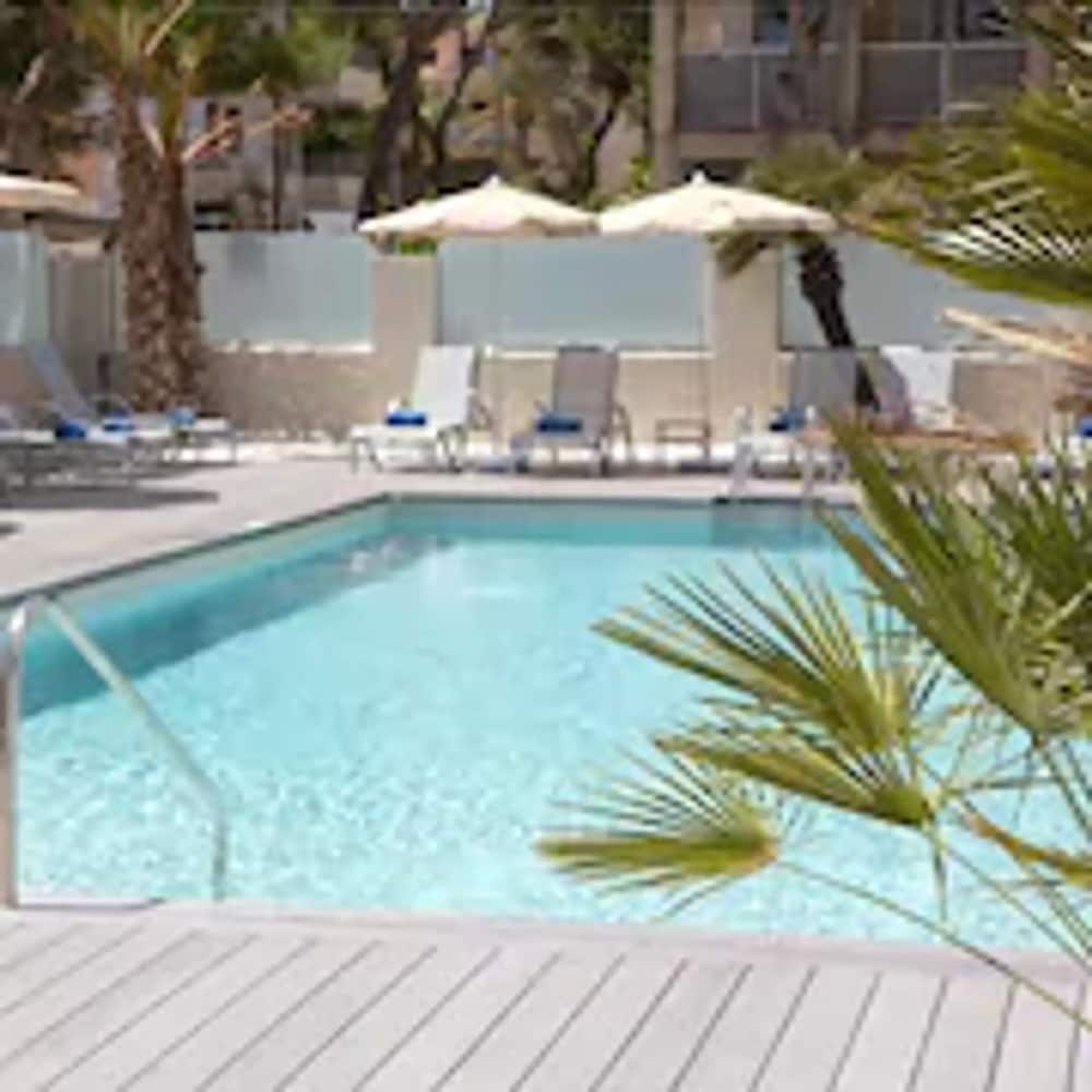 Hotel Sabina Playa Adults Only (+16) — Swimming pool in Cala Millor, Balearic Islands