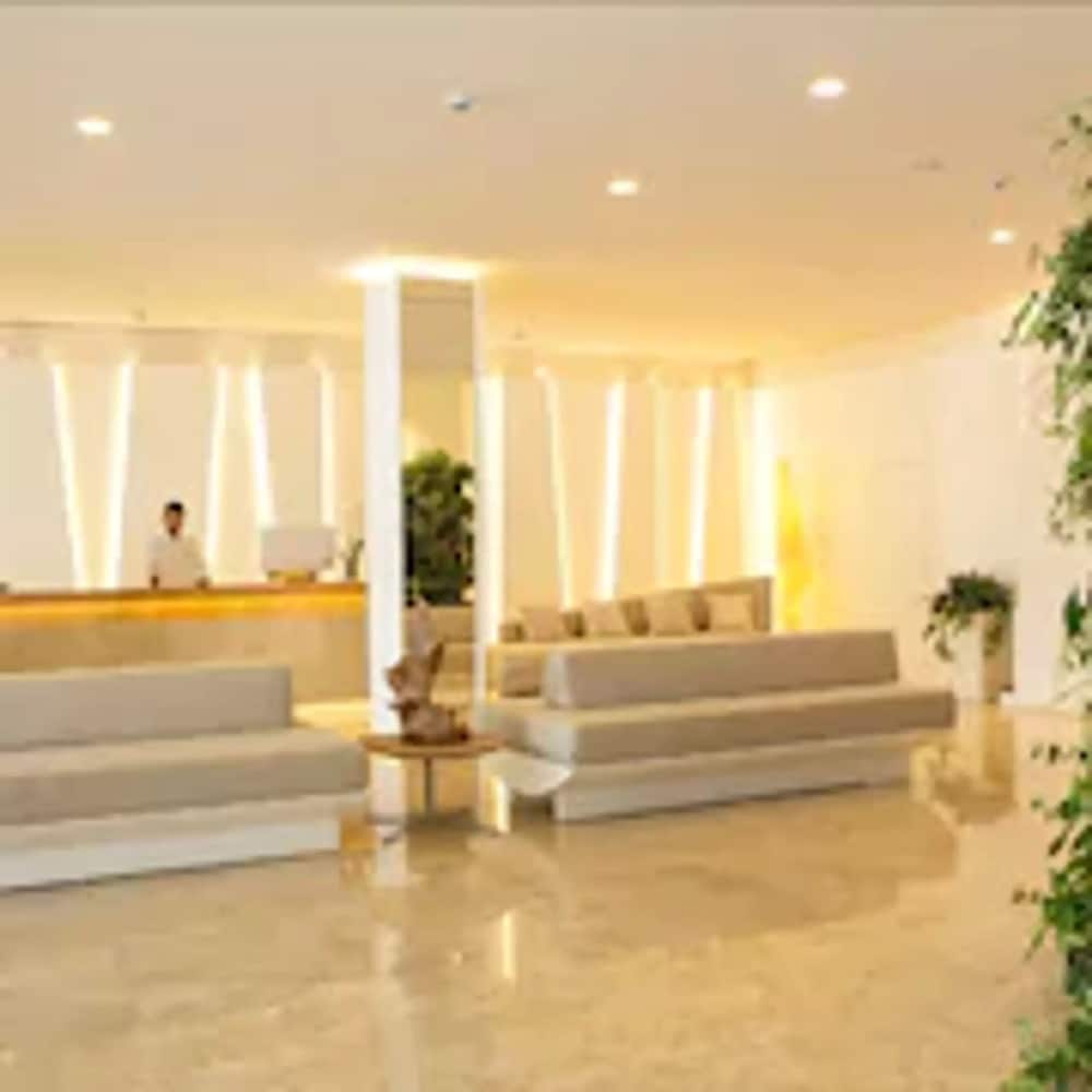 Hotel Sabina Playa Adults Only (+16) — Hotel building in Cala Millor, Balearic Islands