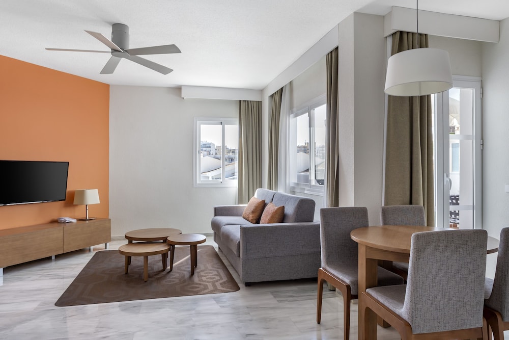 Sahara Sunset — Hotel rooms in Benalmadena, Andalusia