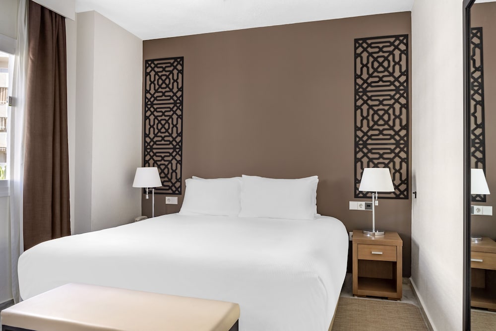 Sahara Sunset — Hotel rooms in Benalmadena, Andalusia
