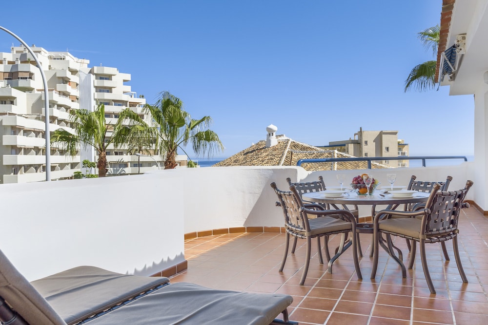 Sahara Sunset — Hotel building in Benalmadena, Andalusia