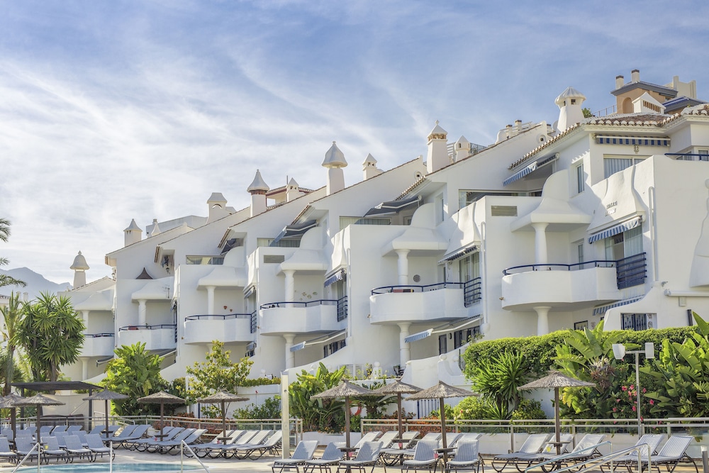 Sahara Sunset — Hotel building in Benalmadena, Andalusia