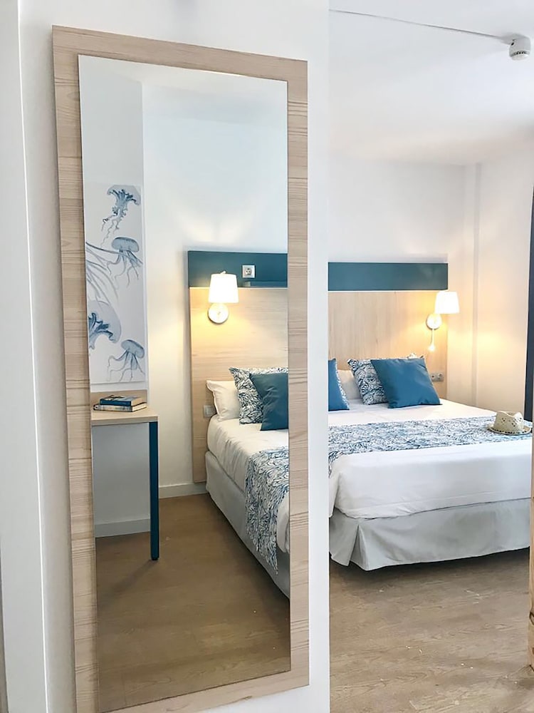 Hotel Salou Beach Rentalmar — Hotel rooms in Salou, Catalonia