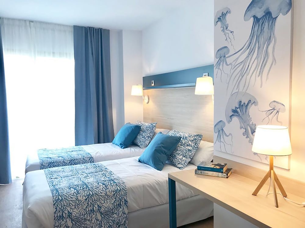 Hotel Salou Beach Rentalmar — Hotel rooms in Salou, Catalonia