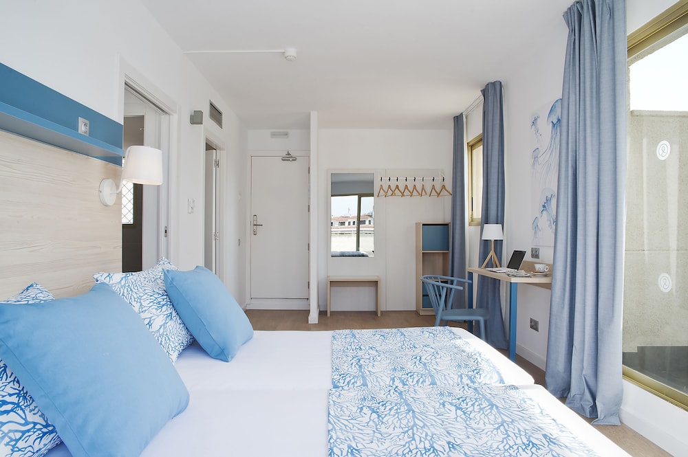 Hotel Salou Beach Rentalmar — Hotel rooms in Salou, Catalonia