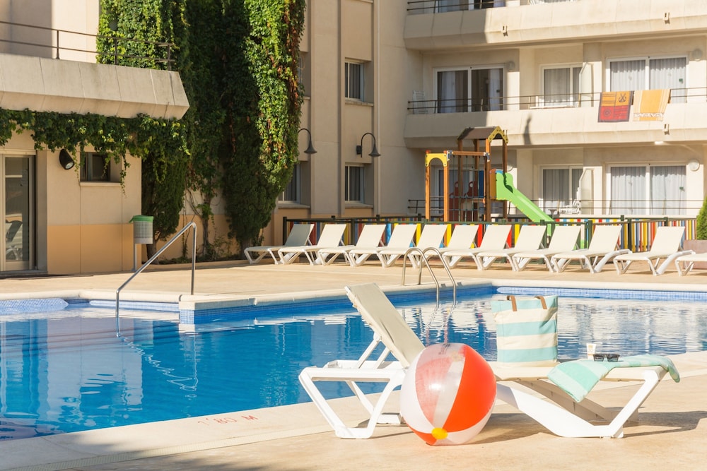 Hotel Salou Beach Rentalmar — Swimming pool in Salou, Catalonia