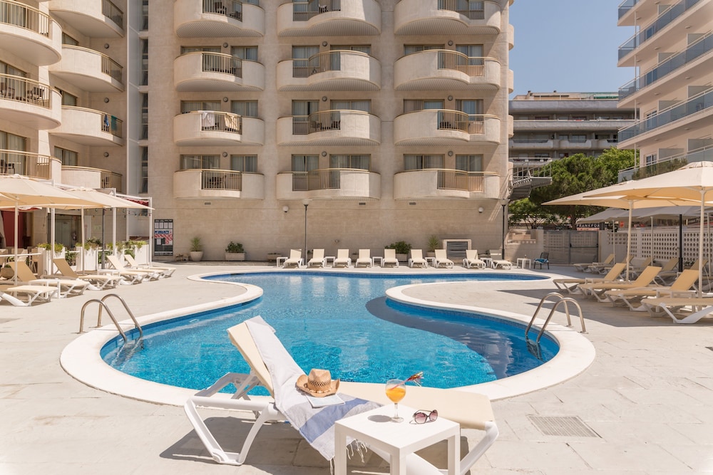 Hotel Salou Beach Rentalmar — Swimming pool in Salou, Catalonia