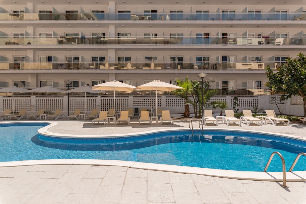 Hotel Salou Beach Rentalmar — Swimming pool in Salou, Catalonia