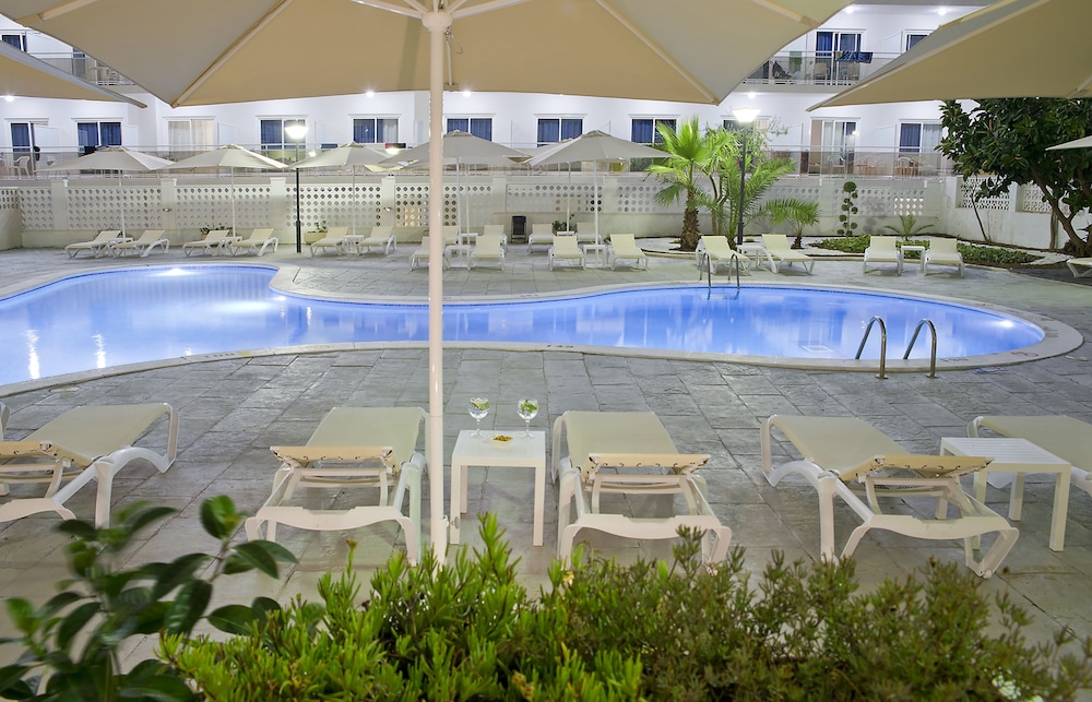 Hotel Salou Beach Rentalmar — Swimming pool in Salou, Catalonia