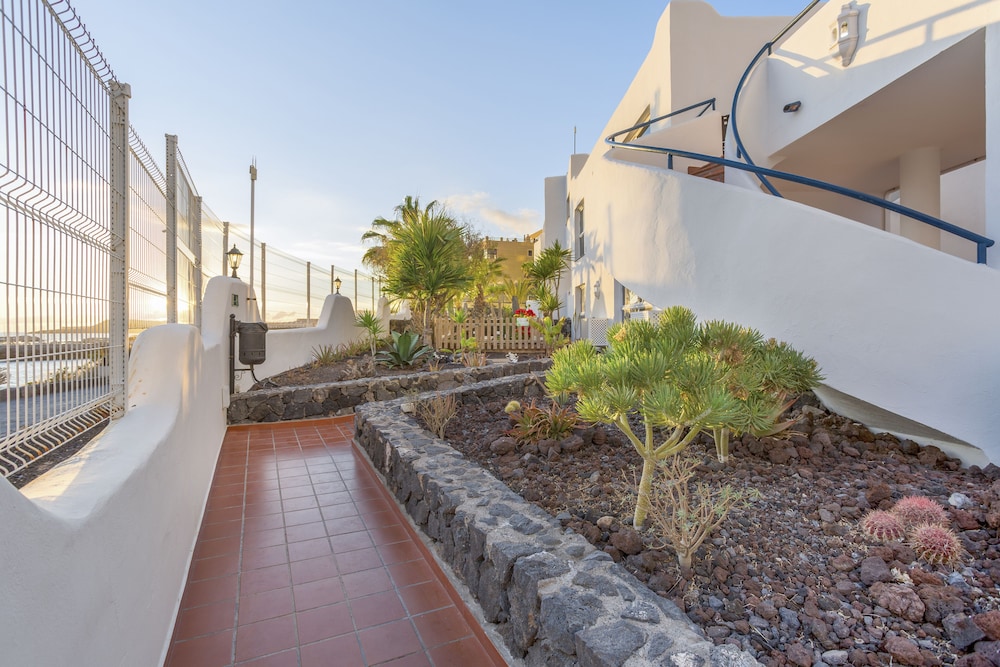 Santa Barbara Golf And Ocean Club — Hotel building in Golf Del Sur, Canary Islands
