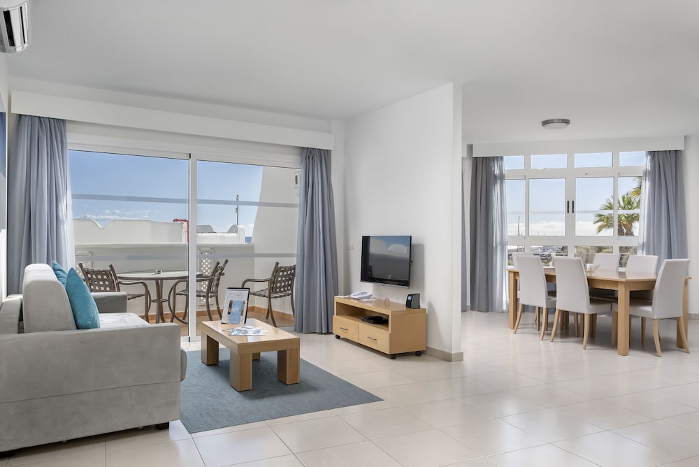 Santa Barbara Golf And Ocean Club — Hotel rooms in Golf Del Sur, Canary Islands