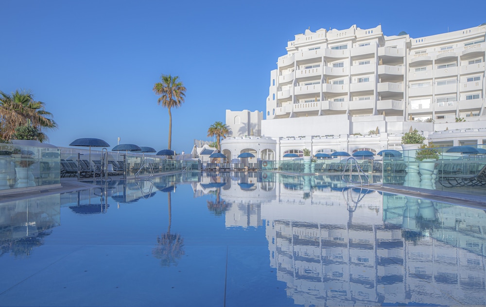Santa Barbara Golf And Ocean Club — Hotel building in Golf Del Sur, Canary Islands