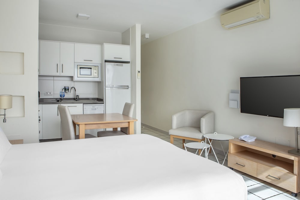 Santa Barbara Golf And Ocean Club — Hotel rooms in Golf Del Sur, Canary Islands