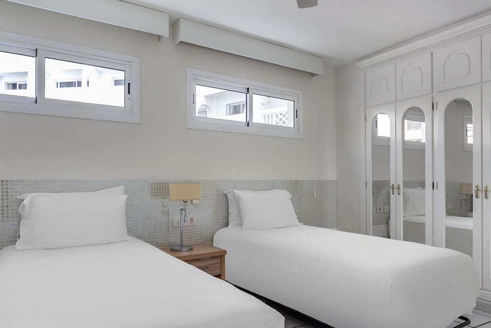 Santa Barbara Golf And Ocean Club — Hotel rooms in Golf Del Sur, Canary Islands