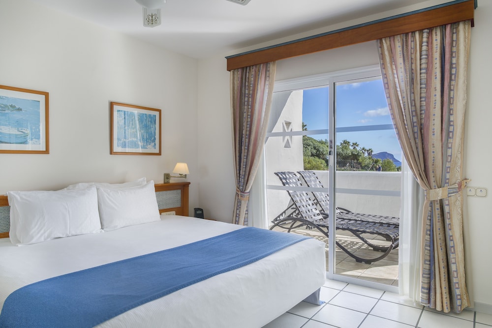 Santa Barbara Golf And Ocean Club — Hotel rooms in Golf Del Sur, Canary Islands