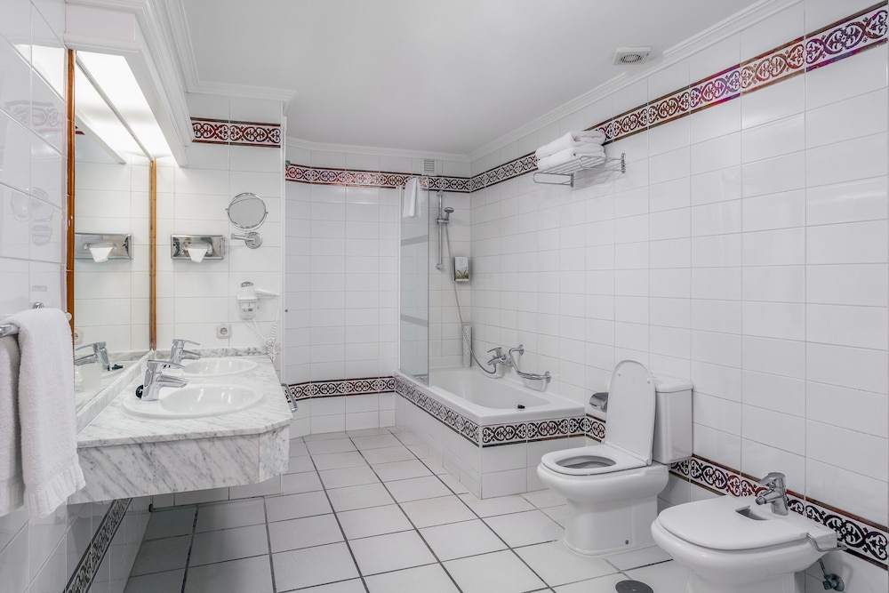 Santa Barbara Golf And Ocean Club — Hotel rooms in Golf Del Sur, Canary Islands