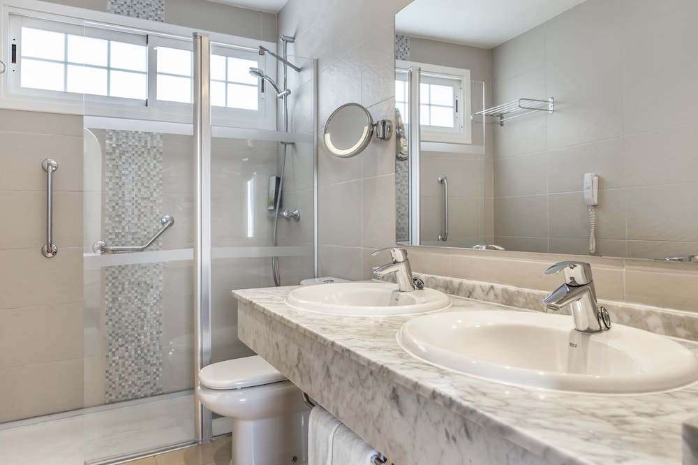 Santa Barbara Golf And Ocean Club — Hotel rooms in Golf Del Sur, Canary Islands