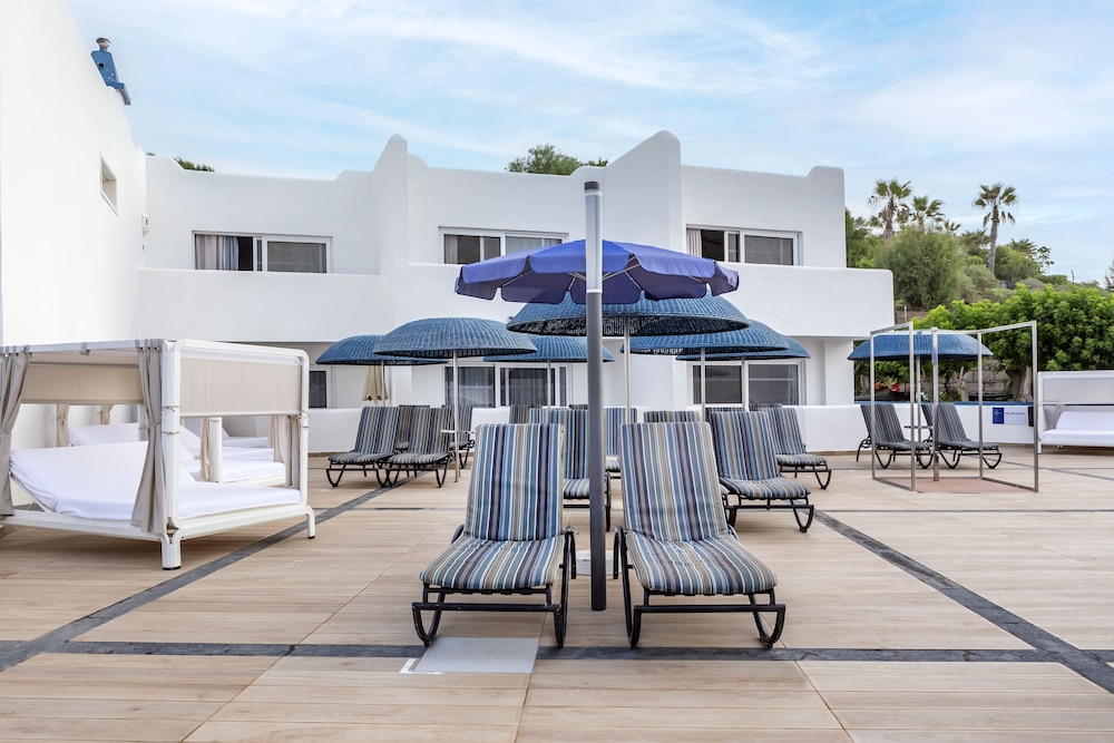 Santa Barbara Golf And Ocean Club — Hotel building in Golf Del Sur, Canary Islands