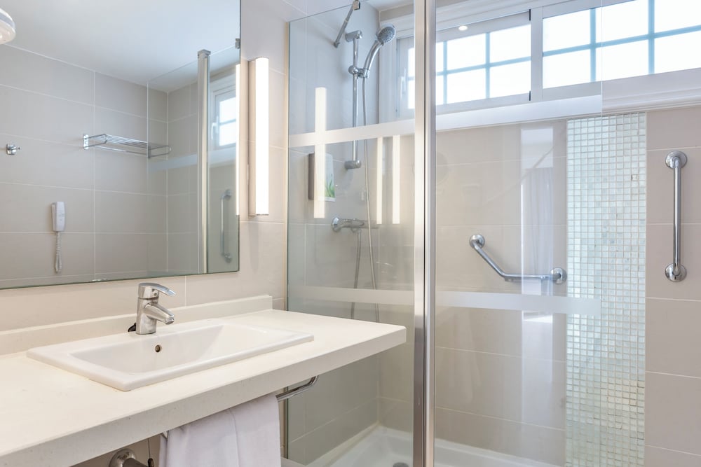 Santa Barbara Golf And Ocean Club — Hotel rooms in Golf Del Sur, Canary Islands