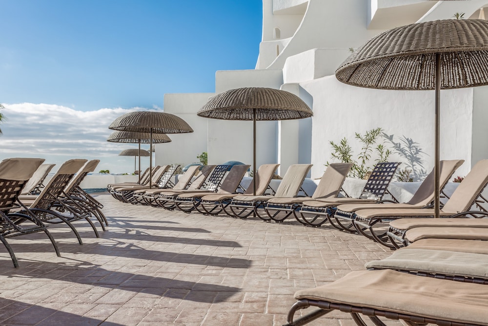 Santa Barbara Golf And Ocean Club — Hotel building in Golf Del Sur, Canary Islands