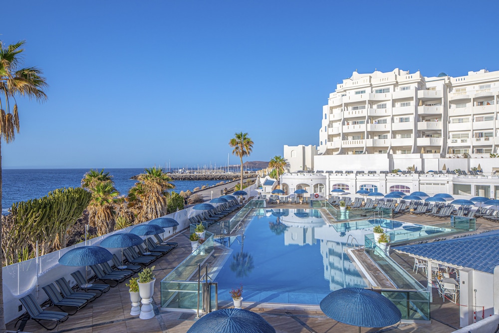 Santa Barbara Golf And Ocean Club — Swimming pool in Golf Del Sur, Canary Islands