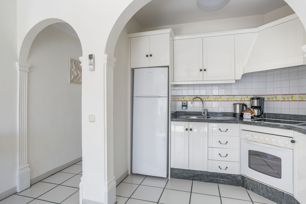 Santa Barbara Golf And Ocean Club — Hotel rooms in Golf Del Sur, Canary Islands