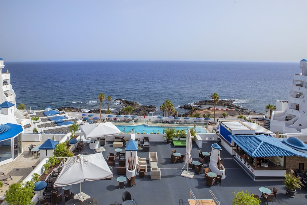 Santa Barbara Golf And Ocean Club — Swimming pool in Golf Del Sur, Canary Islands