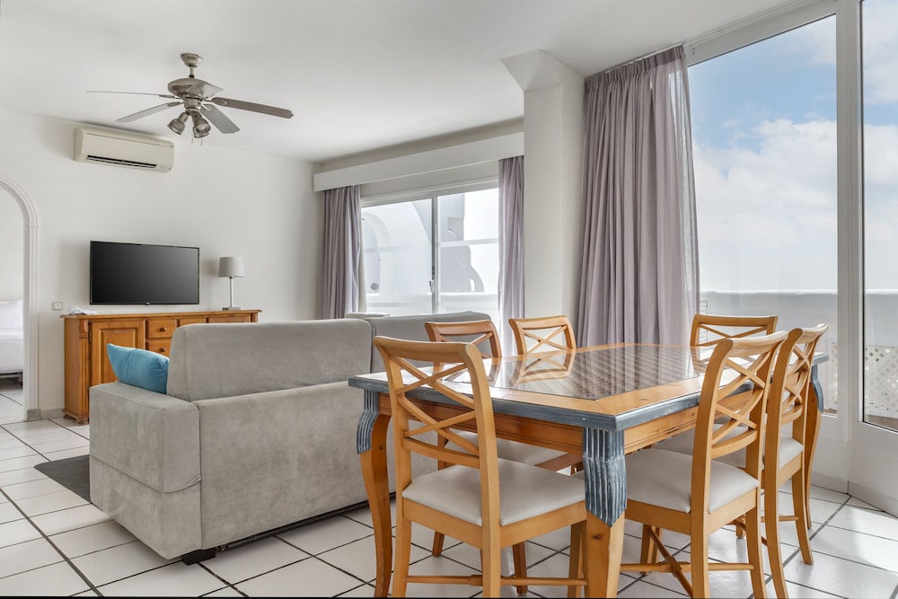 Santa Barbara Golf And Ocean Club — Hotel rooms in Golf Del Sur, Canary Islands