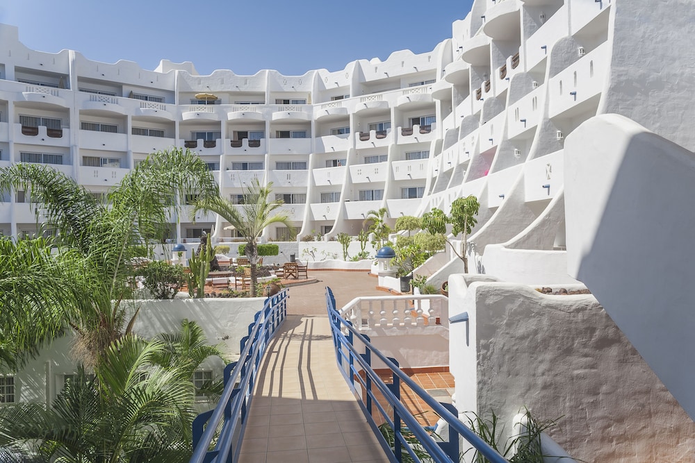 Santa Barbara Golf And Ocean Club — Hotel building in Golf Del Sur, Canary Islands