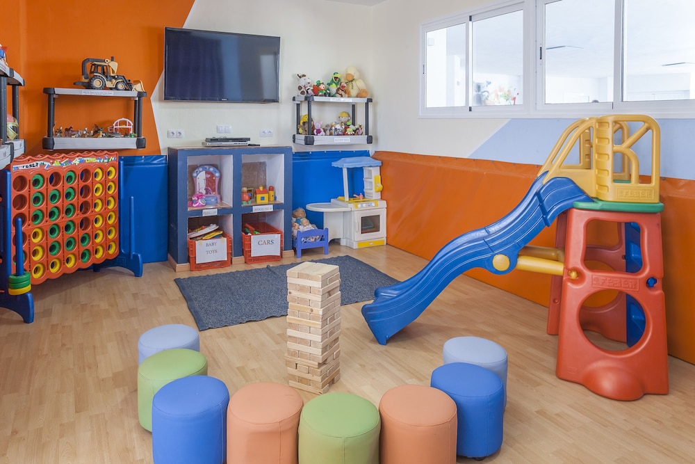 Santa Barbara Golf And Ocean Club — Attractions for children in Golf Del Sur, Canary Islands