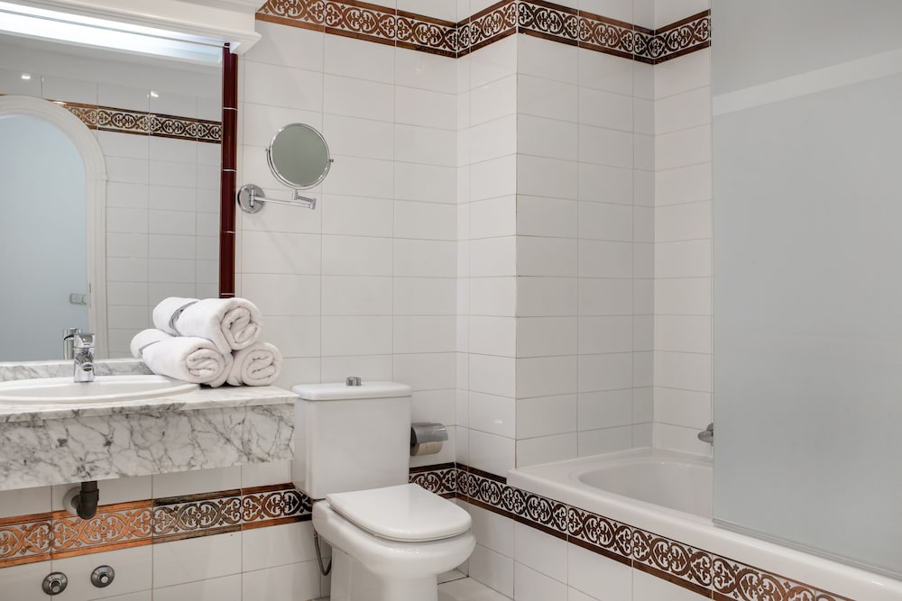 Santa Barbara Golf And Ocean Club — Hotel rooms in Golf Del Sur, Canary Islands