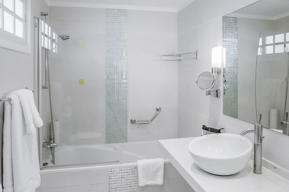 Santa Barbara Golf And Ocean Club — Hotel rooms in Golf Del Sur, Canary Islands