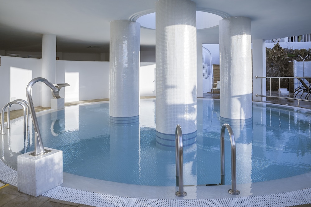 Santa Barbara Golf And Ocean Club — Swimming pool in Golf Del Sur, Canary Islands