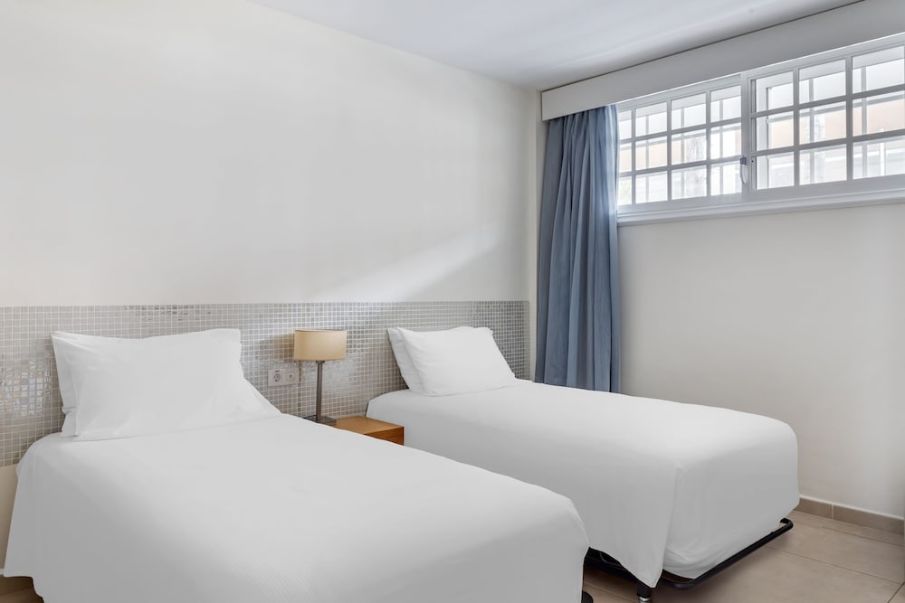 Santa Barbara Golf And Ocean Club — Hotel rooms in Golf Del Sur, Canary Islands