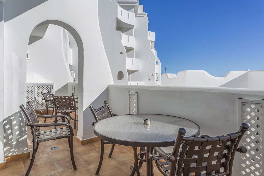 Santa Barbara Golf And Ocean Club — Hotel building in Golf Del Sur, Canary Islands