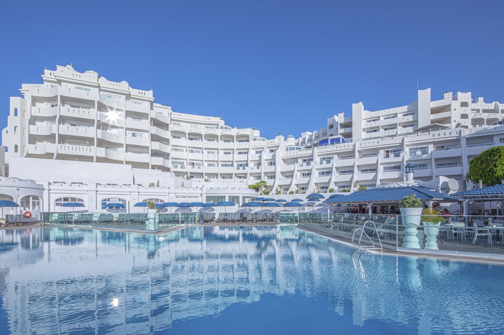 Santa Barbara Golf And Ocean Club — Swimming pool in Golf Del Sur, Canary Islands