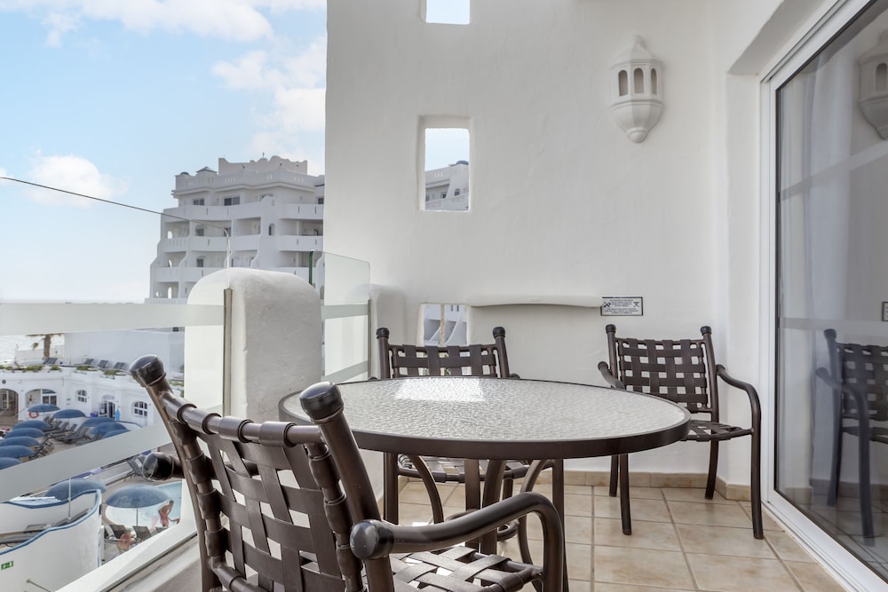 Santa Barbara Golf And Ocean Club — Hotel building in Golf Del Sur, Canary Islands