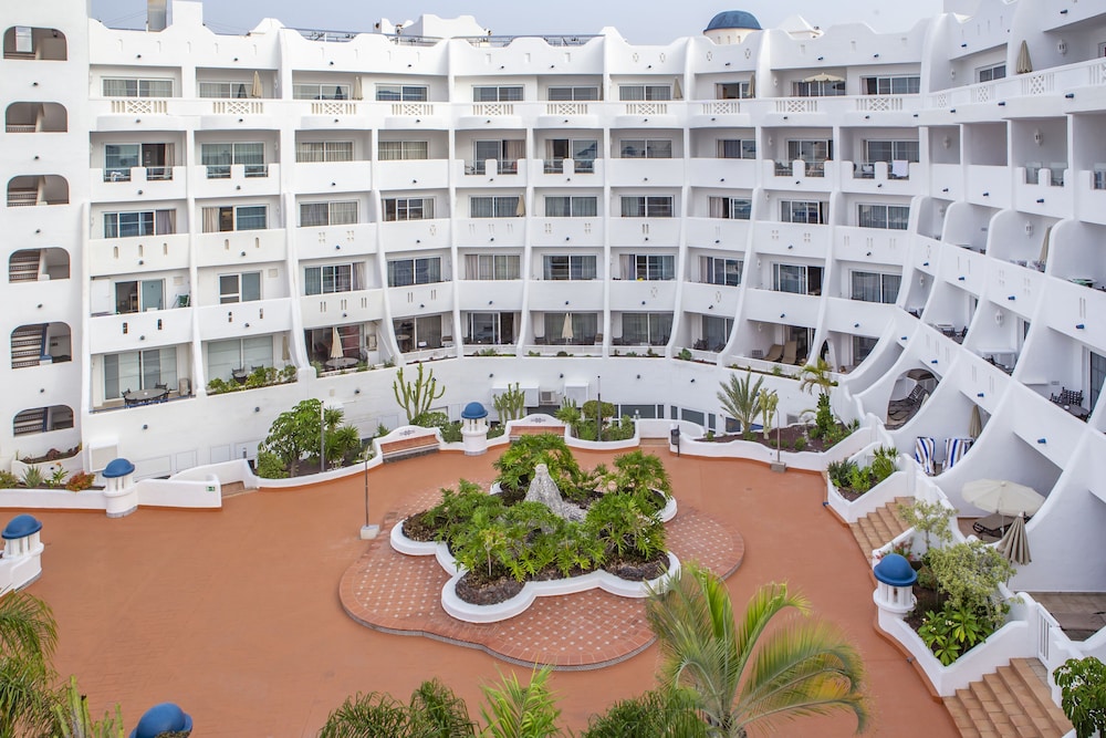 Santa Barbara Golf And Ocean Club — Hotel building in Golf Del Sur, Canary Islands