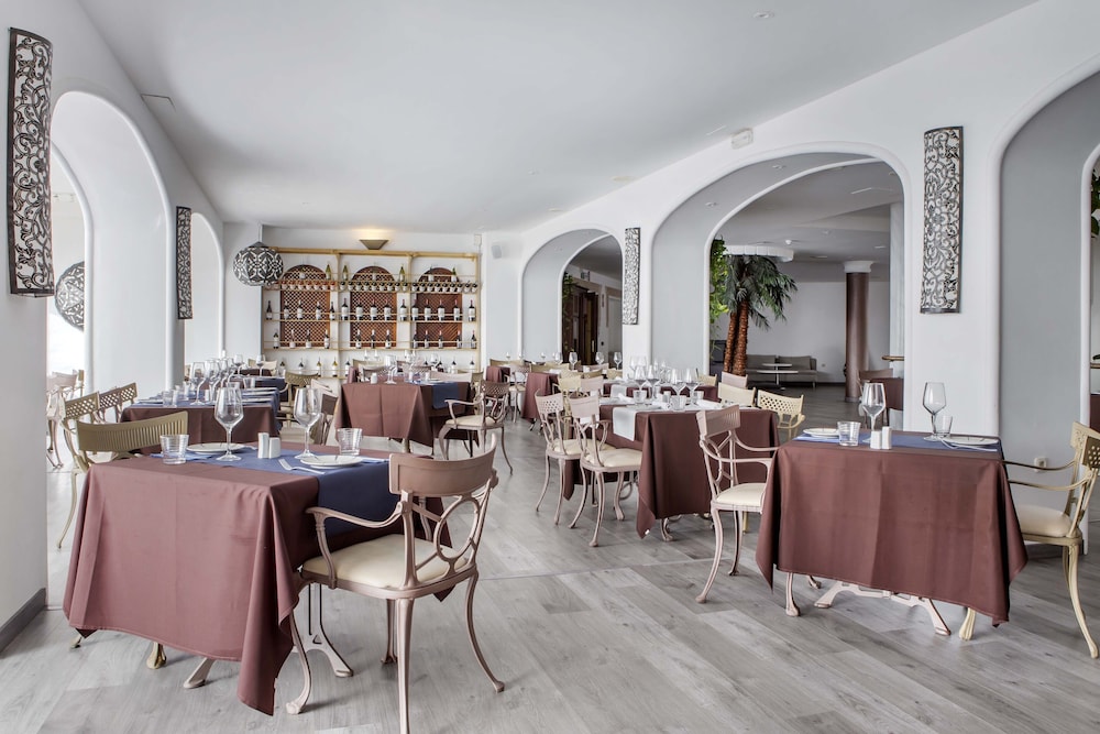 Santa Barbara Golf And Ocean Club — Restaurant & bars in Golf Del Sur, Canary Islands