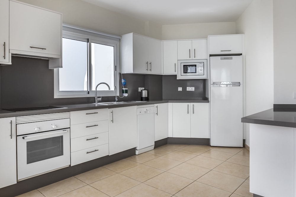 Santa Barbara Golf And Ocean Club — Hotel rooms in Golf Del Sur, Canary Islands