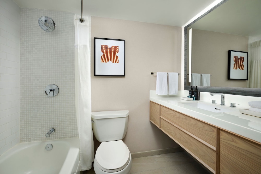 Sheraton Grand Nashville Downtown — Hotel rooms in Nashville, Tennessee