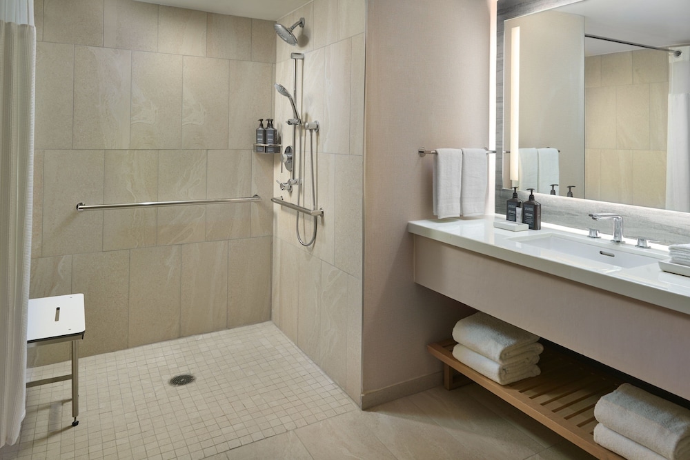 Sheraton Grand Nashville Downtown — Hotel rooms in Nashville, Tennessee