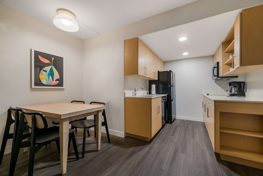 Sonesta ES Suites Orlando - International Drive — Hotel rooms in Orlando, Florida