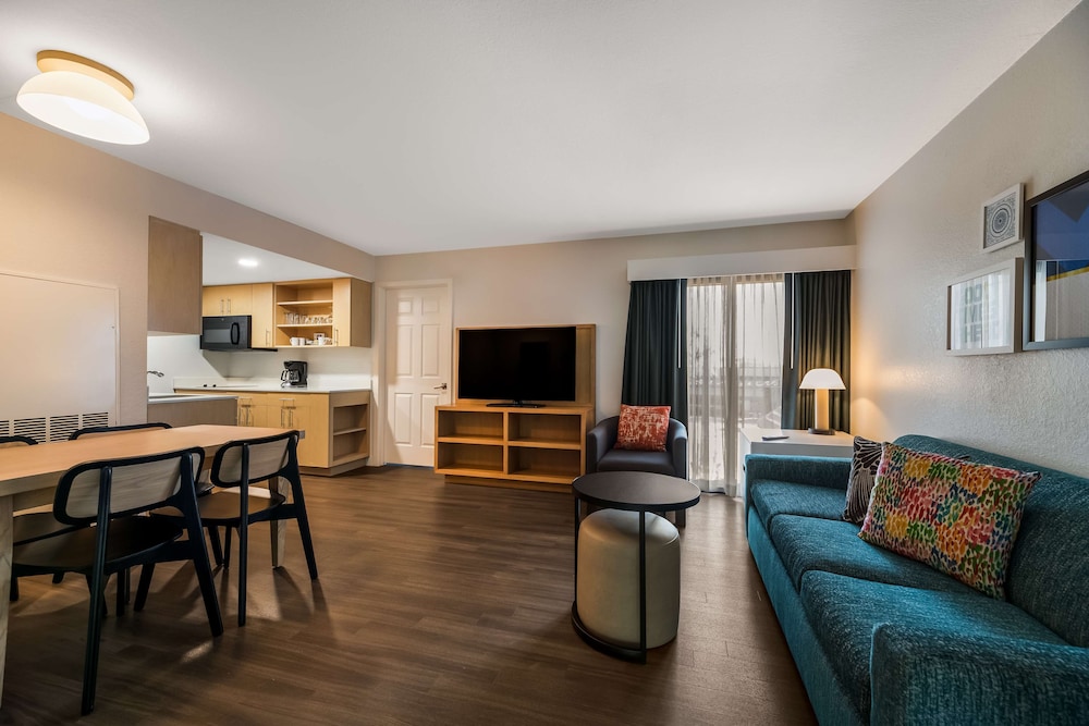 Sonesta ES Suites Orlando - International Drive — Hotel rooms in Orlando, Florida