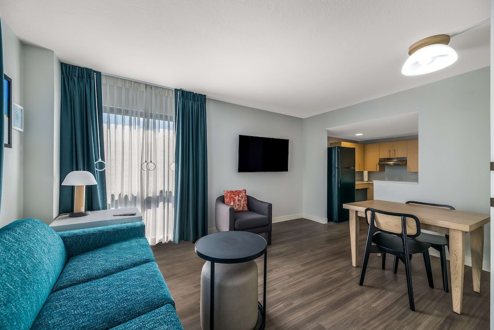 Sonesta ES Suites Orlando - International Drive — Hotel rooms in Orlando, Florida