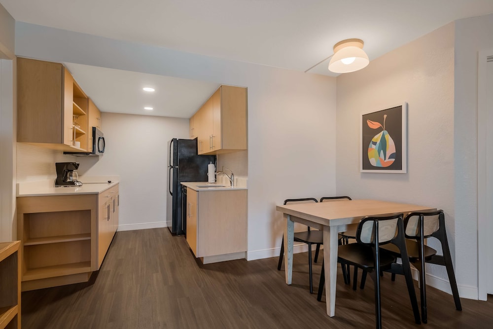 Sonesta ES Suites Orlando - International Drive — Hotel rooms in Orlando, Florida