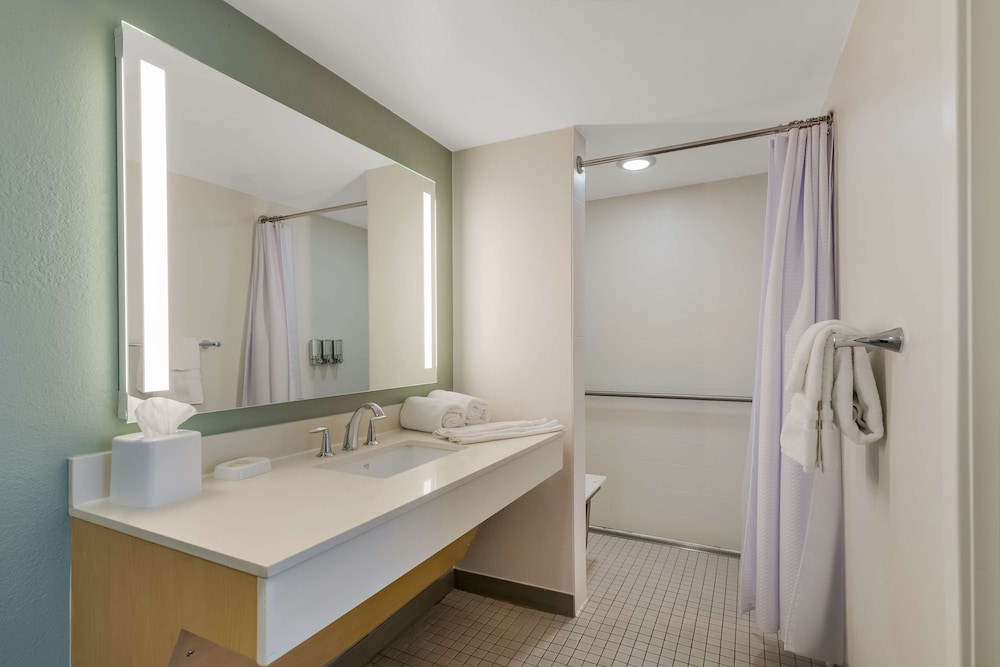 Sonesta ES Suites Orlando - International Drive — Hotel rooms in Orlando, Florida