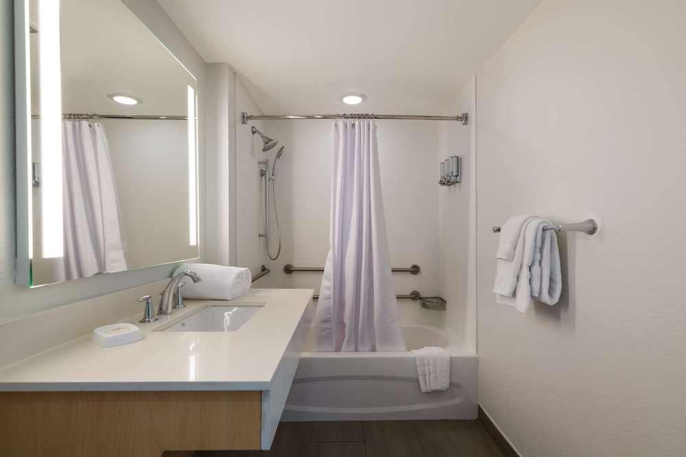 Sonesta ES Suites Orlando - International Drive — Hotel rooms in Orlando, Florida